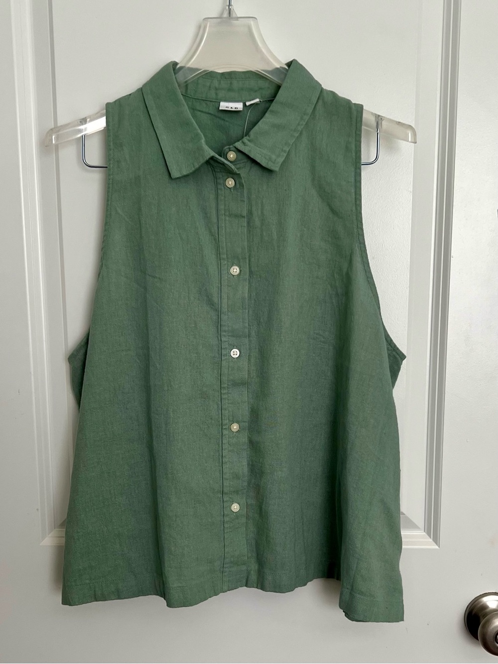 GAP Sleeveless Button-Down Collared Linen BlendTop in Olive Green